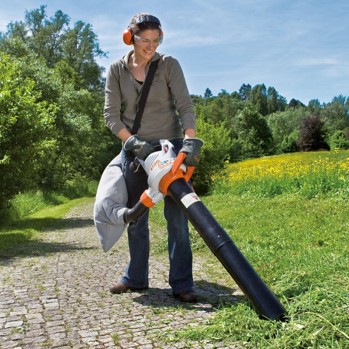 aspiro souffleur stihl she 81 en utilisation