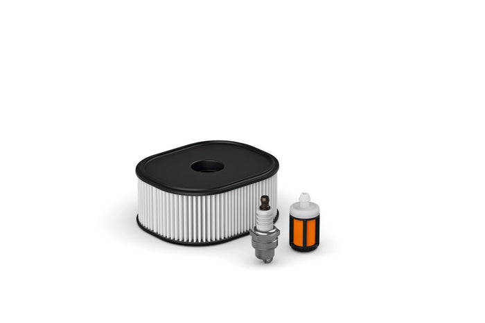 Pièces inclues dans le service kit numéro 16 de STIHL pour l'entretien de la tronçonneuse MS 661 avec un filtre à air, une crépine et une bougie